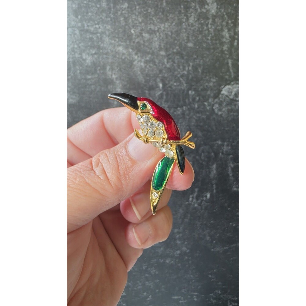 Toucan Rhinestone And Enamel Gold Tone Metal Brooch Vintage Costume Jewelry